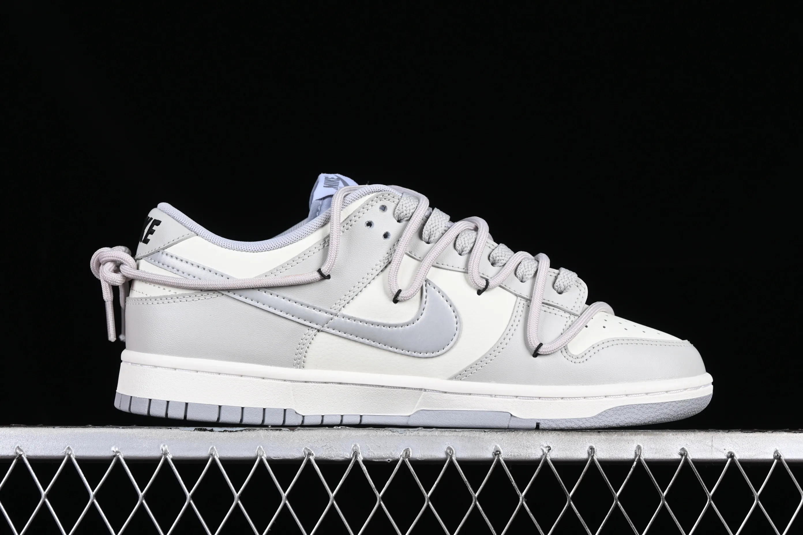 All Categories Nk SB Dunk Series Nk SB Dunk Low Low-top sneakers Nk Dunk Low Minimalist industrial-simple silver hook SB strap low-top casual sneakers DJ6188-003